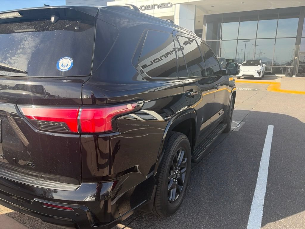 Used 2023 Toyota Sequoia Platinum AWD/4WD image 7