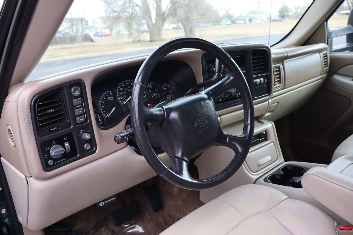 Used 2002 Chevrolet Suburban 2500 LT image 15