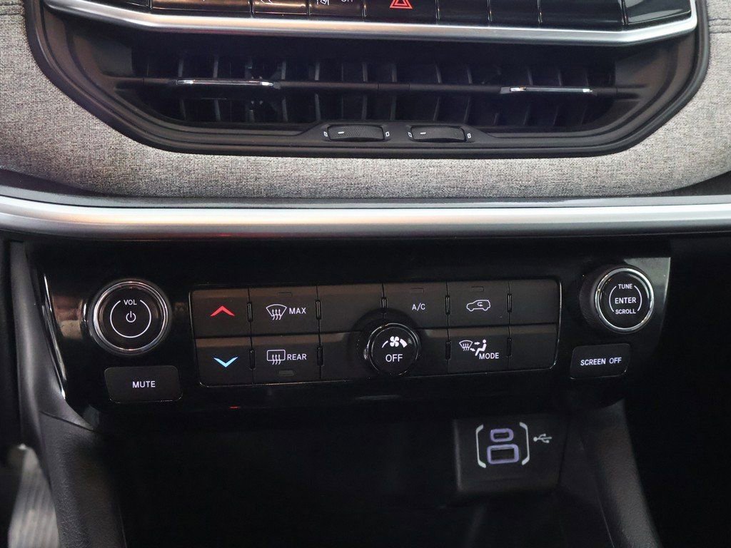 Used 2023 Jeep Compass Latitude image 42