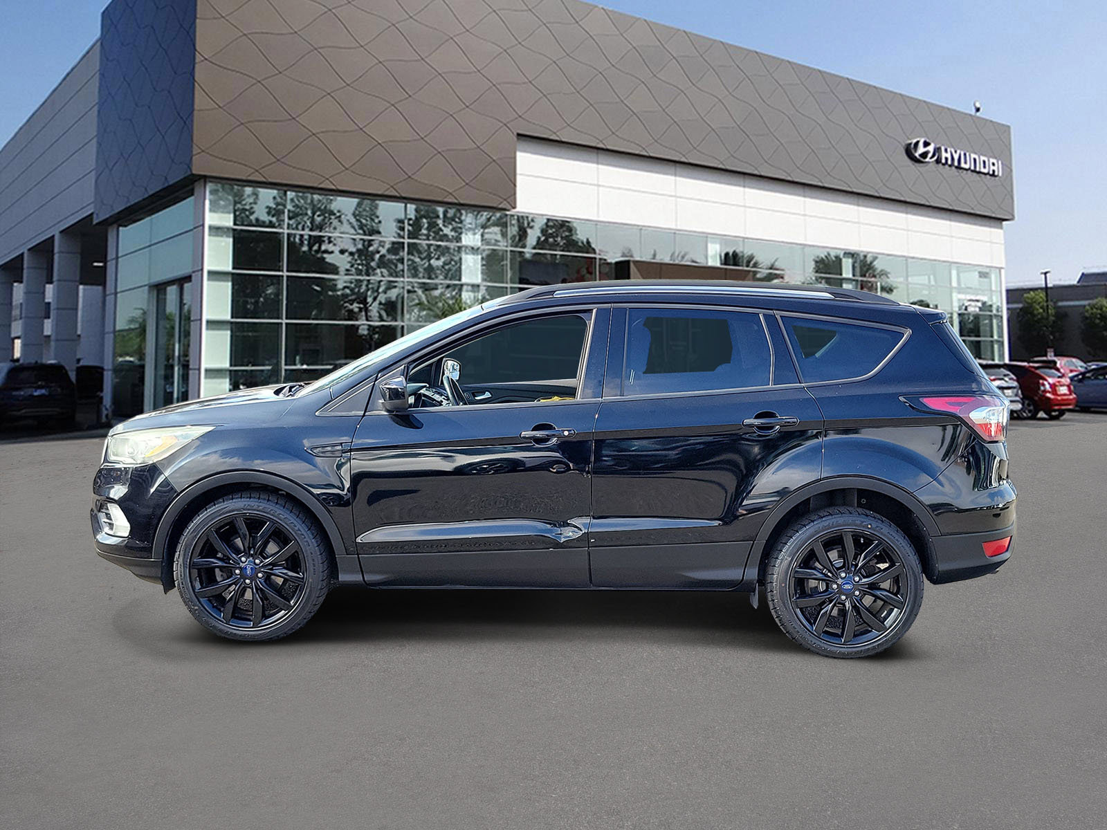 Used 2017 Ford Escape SE w/ SE Sport Appearance Package FWD image 3