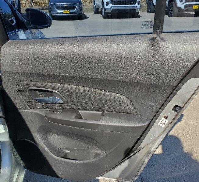 Used 2016 Chevrolet Cruze LT image 17