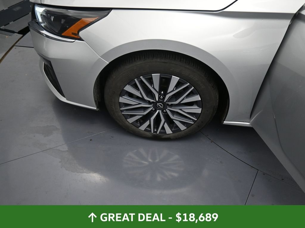 Used 2024 Nissan Altima 2.5 SV image 15