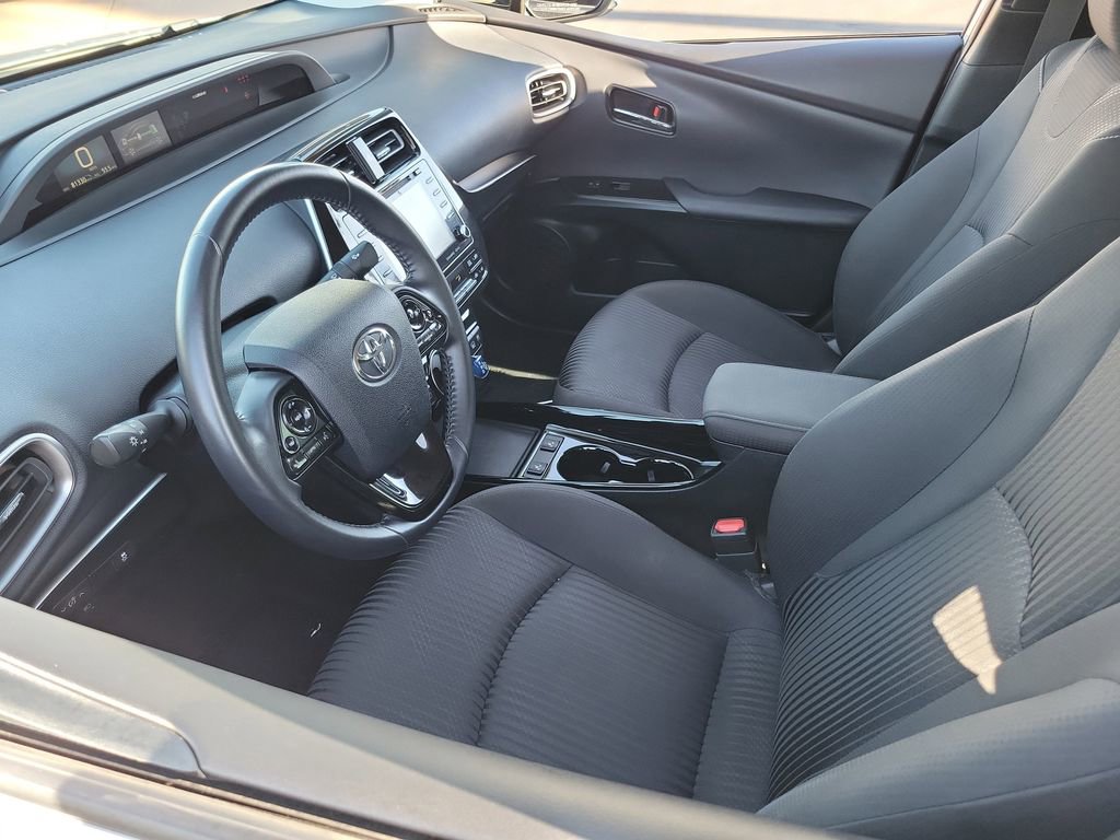 Used 2021 Toyota Prius Prime LE image 3