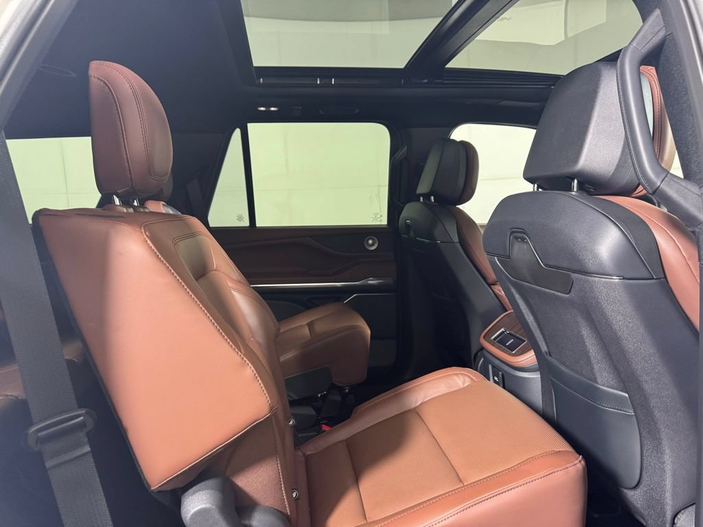 New 2026 Lincoln Navigator Reserve AWD/4WD image 17