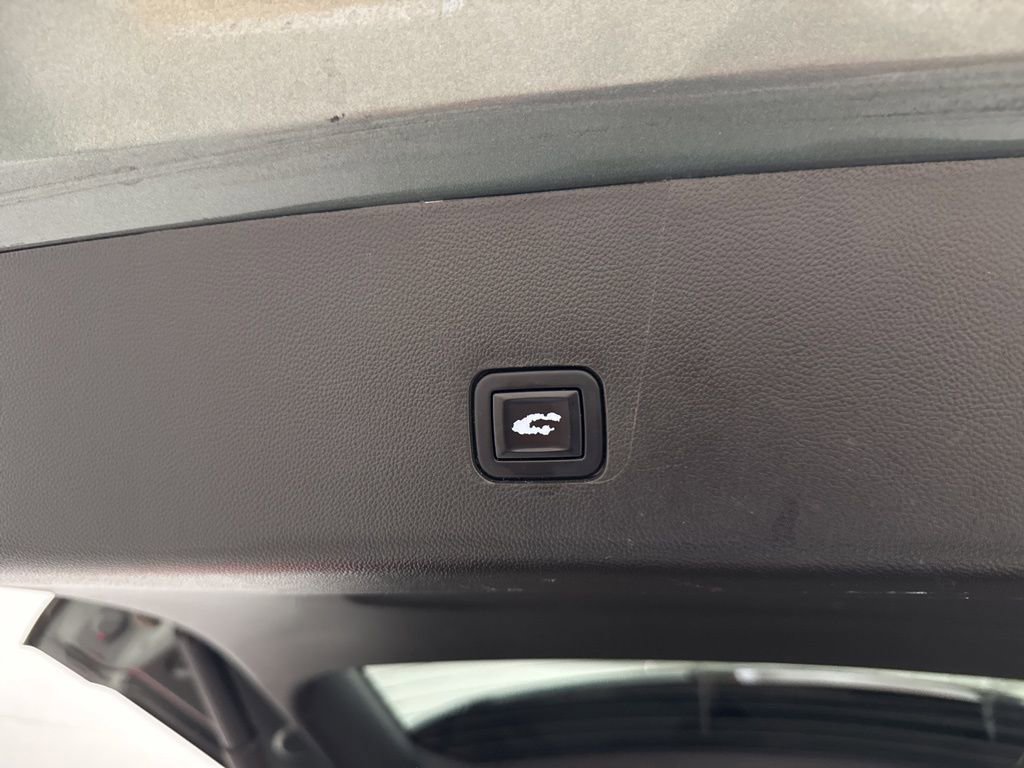 Used 2022 Chevrolet Traverse LT image 13