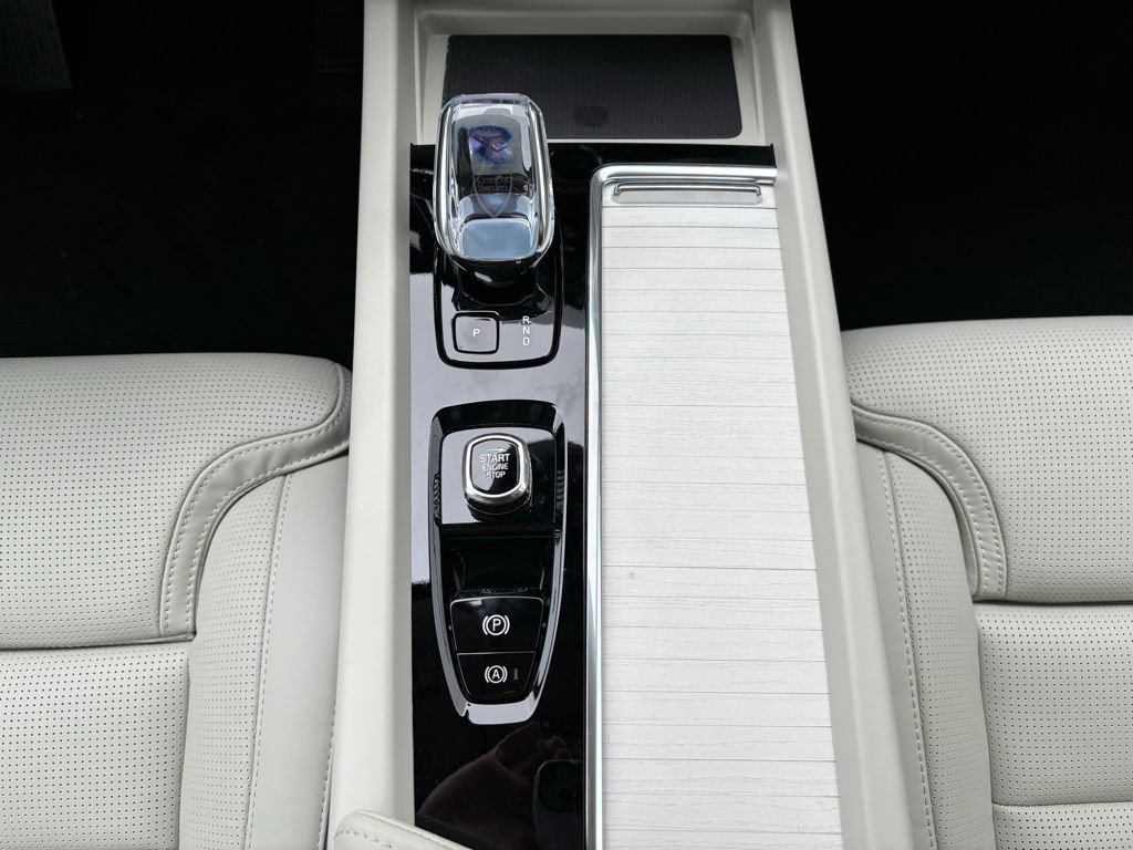 New 2026 Volvo XC60 T8 Ultra w/ Climate Package image 12