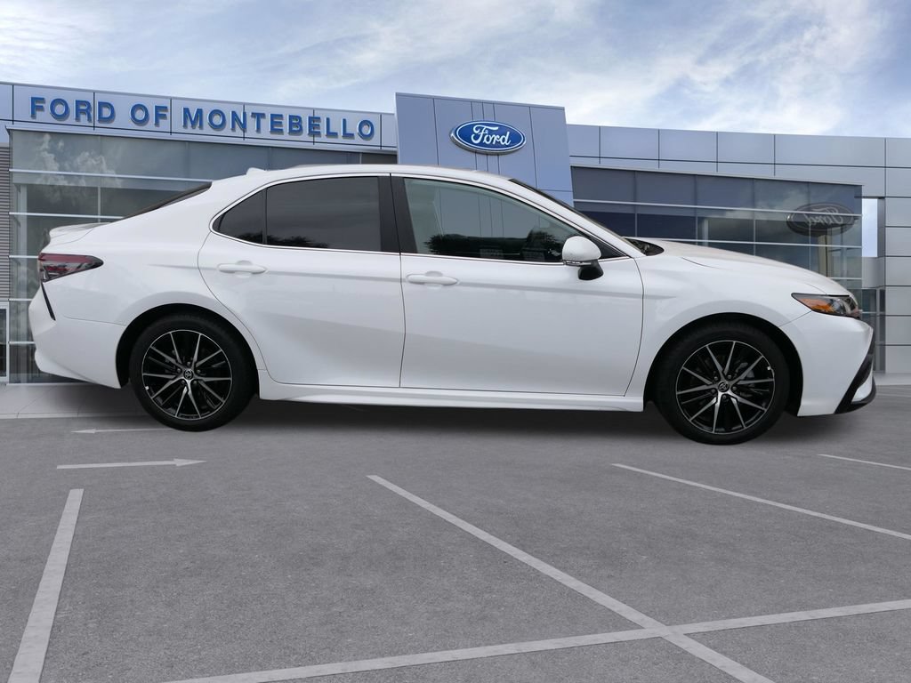 Used 2024 Toyota Camry SE FWD image 2