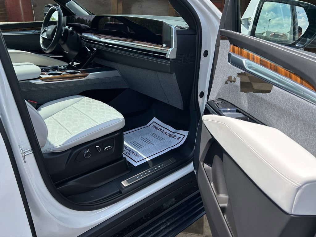 Used 2025 Cadillac Escalade Sport Platinum image 17