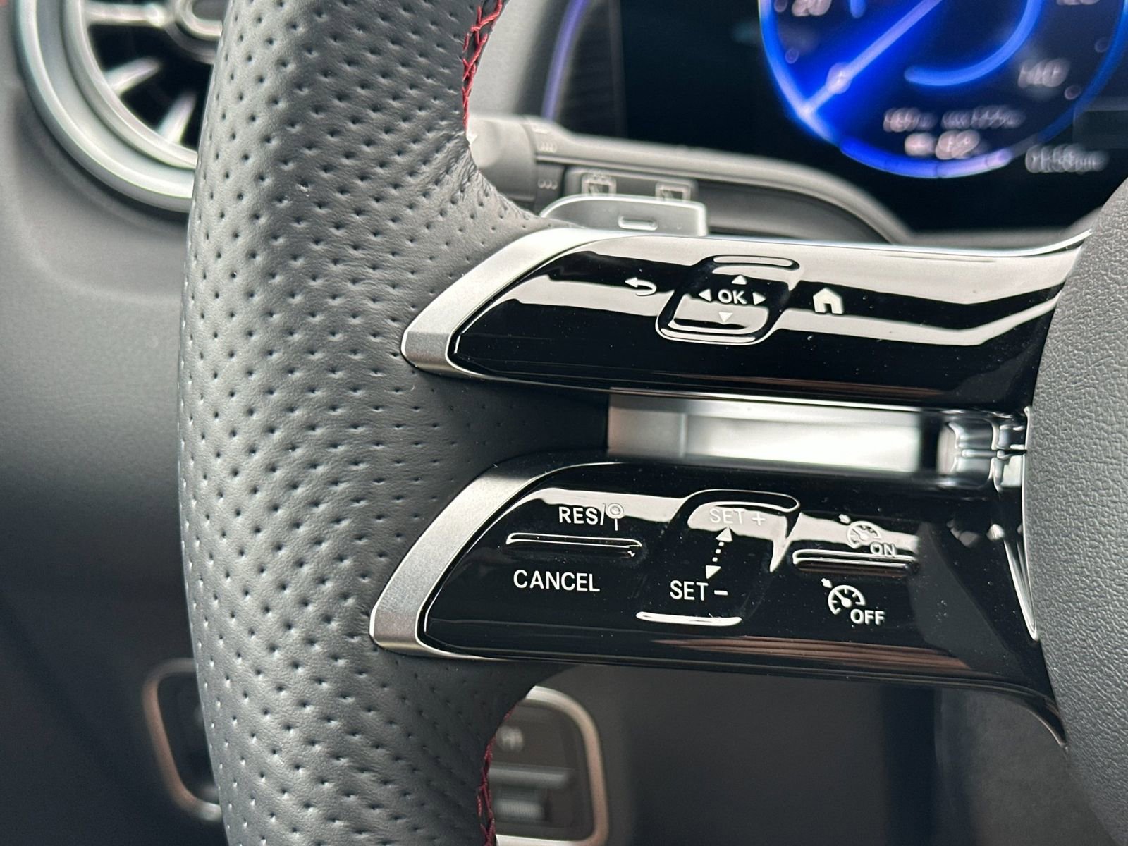 New 2024 Mercedes-Benz EQB 300 4MATIC image 27