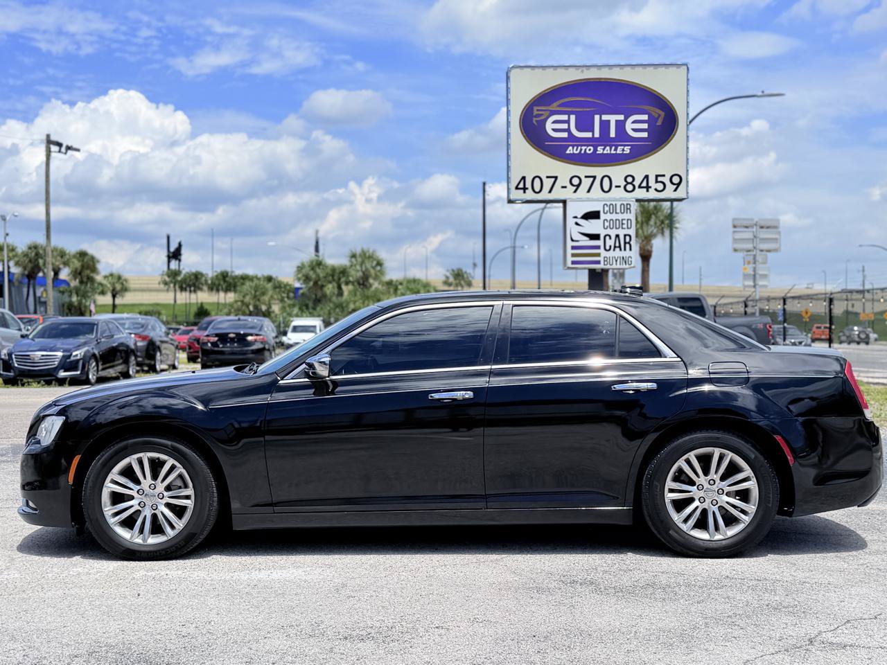 Used 2016 Chrysler 300 C RWD image 2