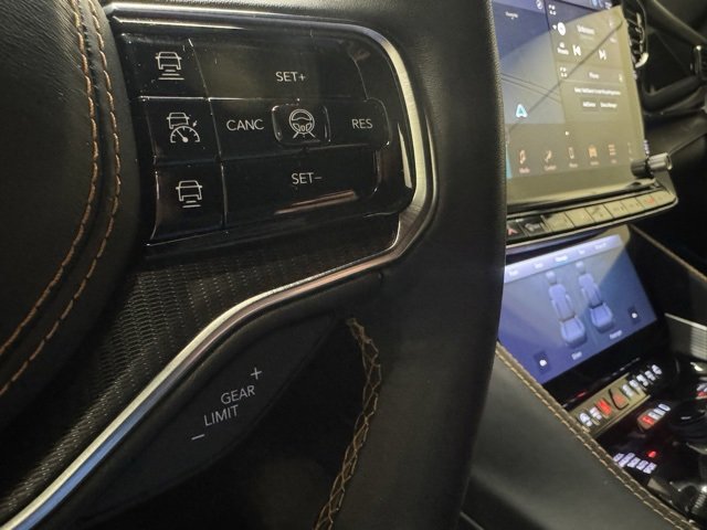 Used 2024 Jeep Grand Wagoneer Series III w/ Rear-Seat Entertainment Group image 15