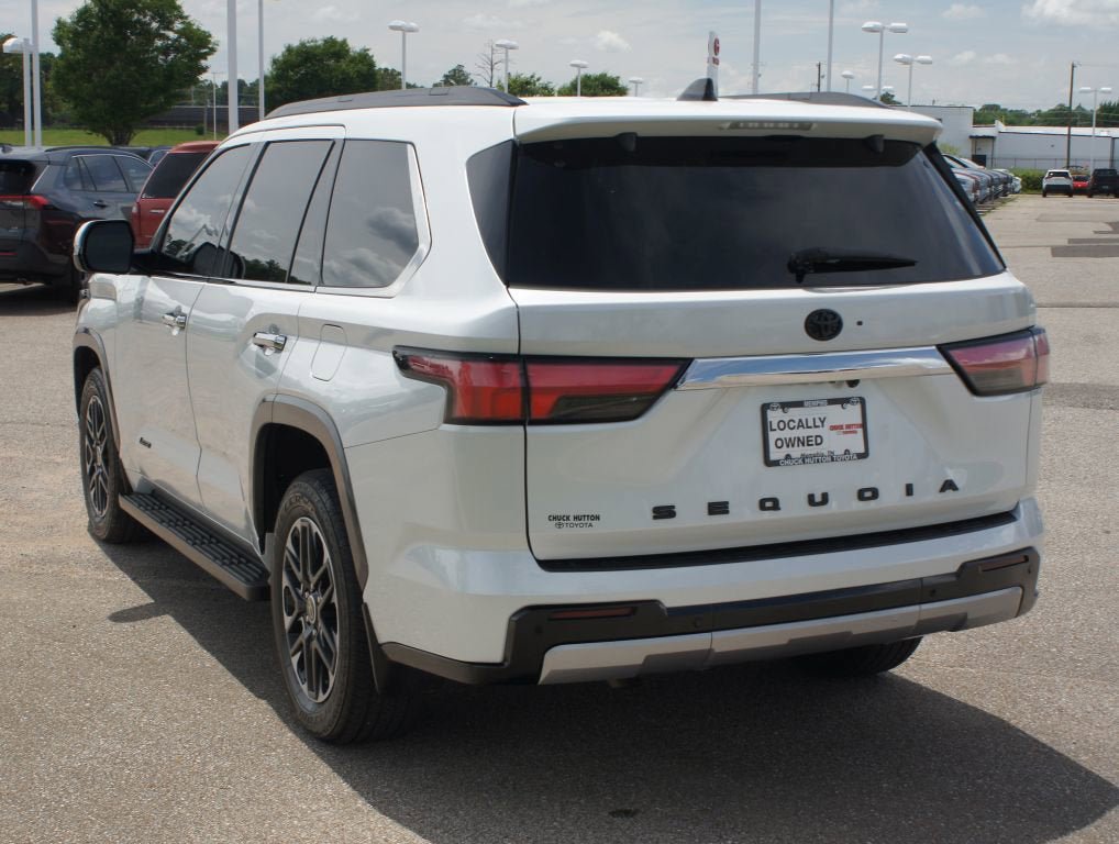 Used 2023 Toyota Sequoia Limited w/ Tow Technology Package AWD/4WD image 17