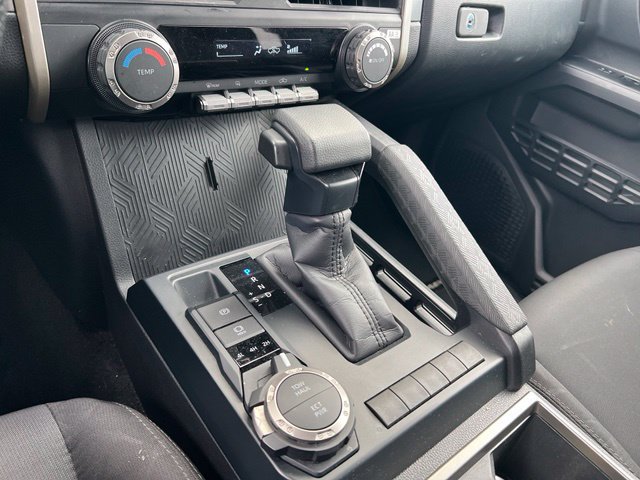 Used 2025 Toyota Tacoma SR5 AWD/4WD image 18