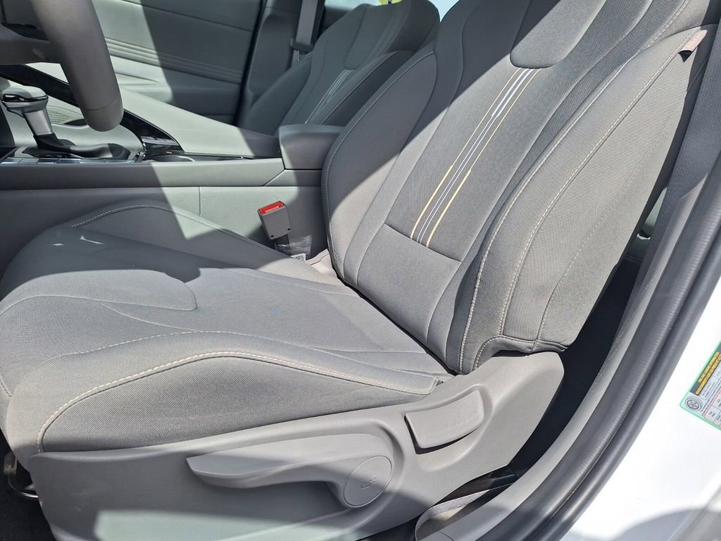 Used 2025 Hyundai Elantra SEL image 10