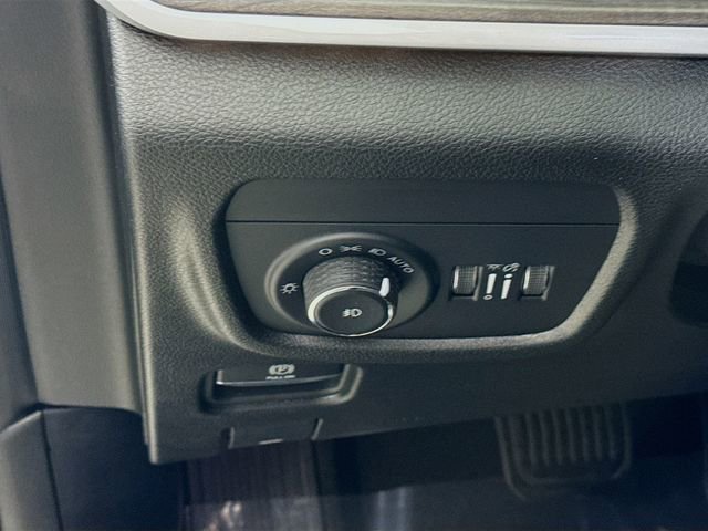 New 2025 Jeep Grand Cherokee Limited w/ Black Appearance Package image 10