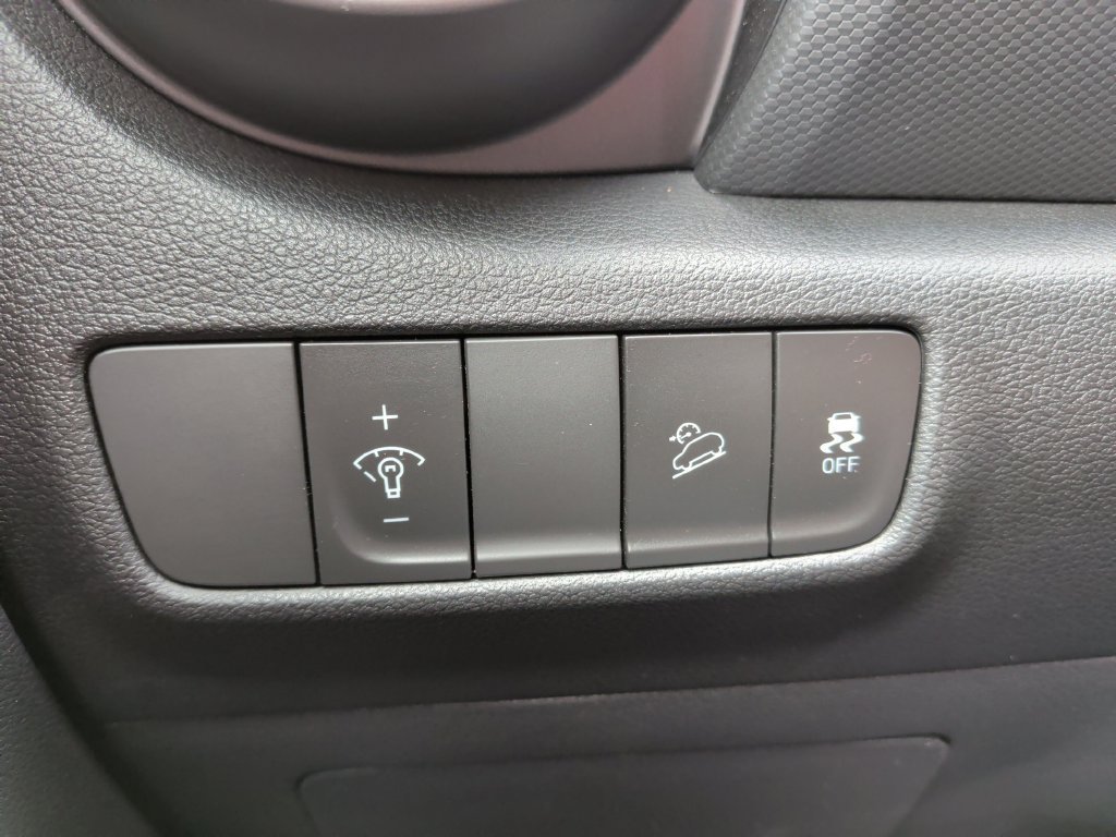 Used 2023 Hyundai Kona Limited AWD/4WD image 28