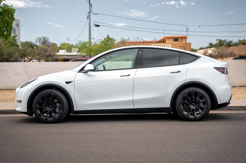 Used 2022 Tesla Model Y Long Range AWD/4WD image 2
