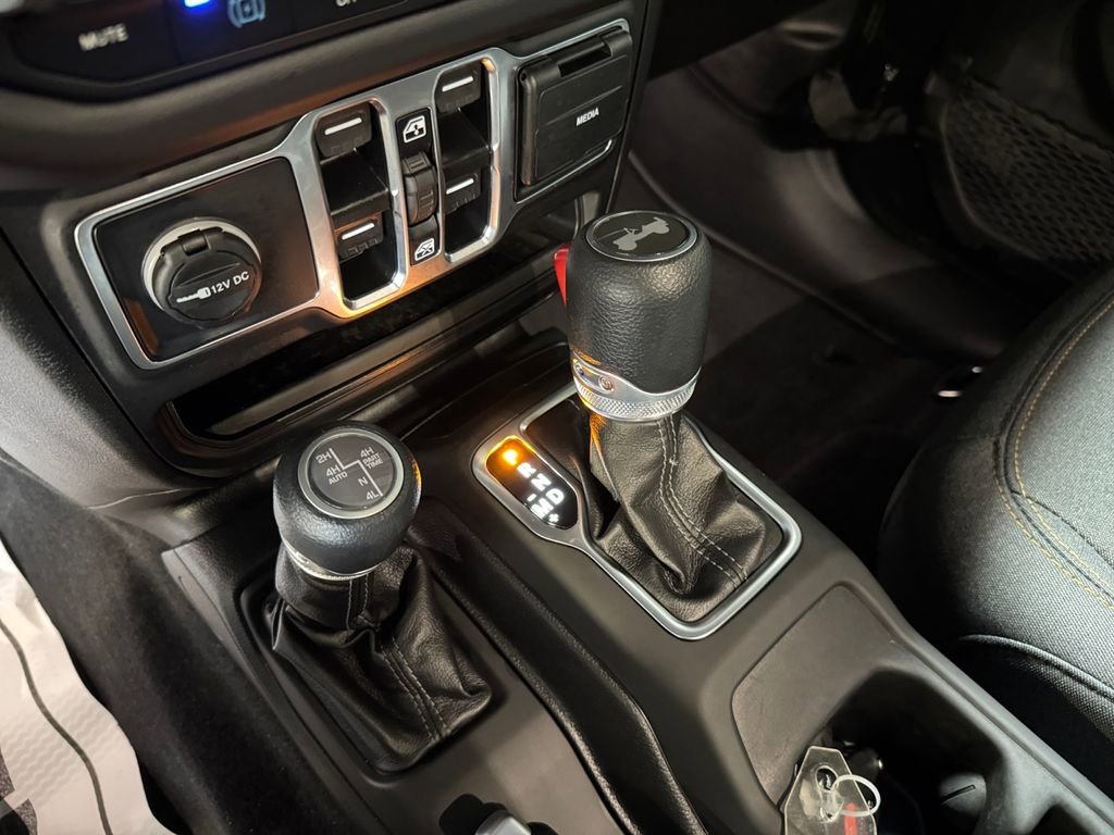 Used 2025 Jeep Wrangler Unlimited Sahara w/ Safety Group image 21