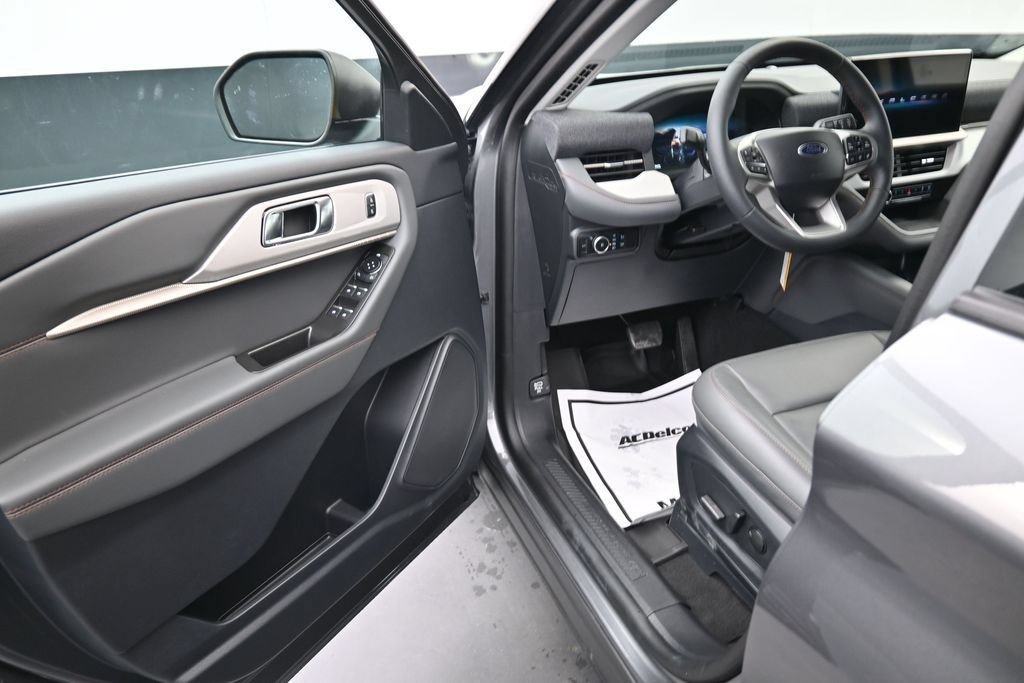 New 2026 Ford Explorer Active w/ Active Comfort Package AWD/4WD image 8