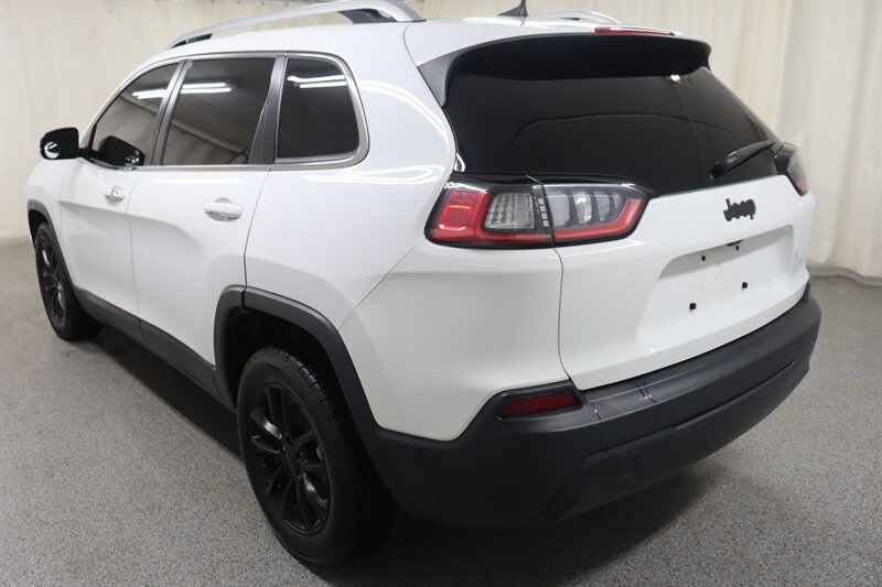 Used 2019 Jeep Cherokee Latitude w/ Popular Appearance Group FWD image 4