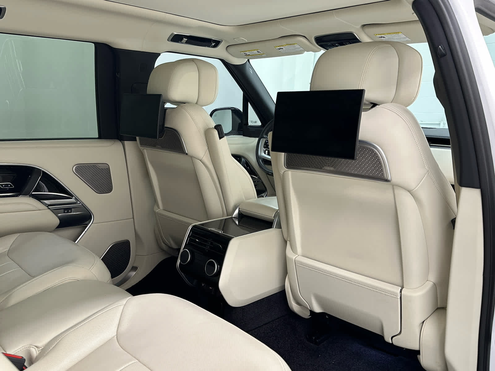 Used 2024 Land Rover Range Rover Long Wheelbase Autobiography AWD/4WD image 19