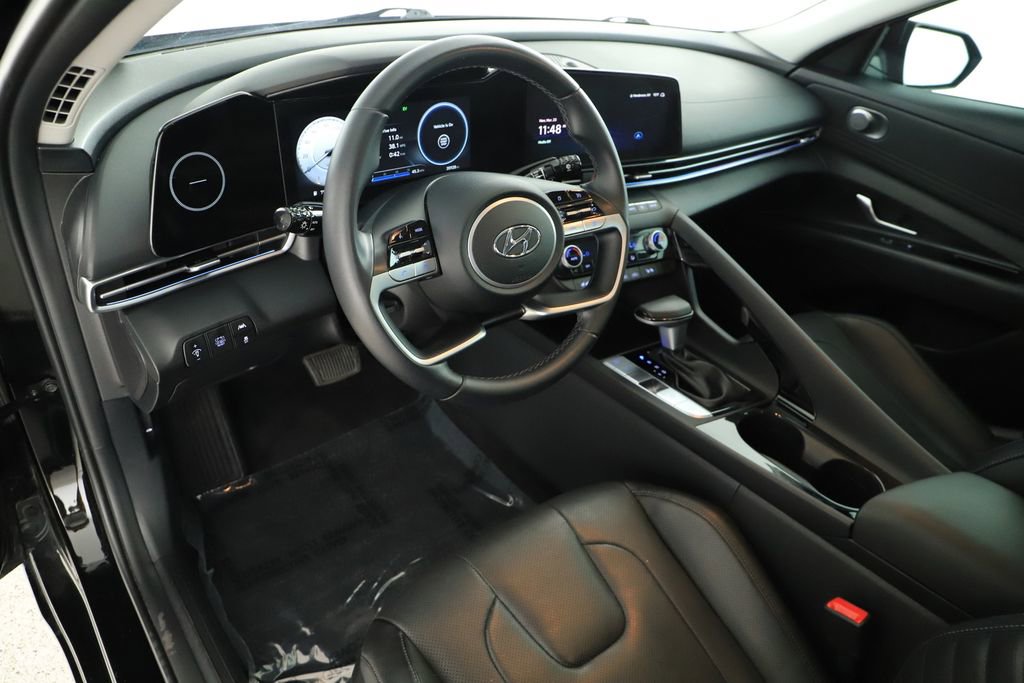 Used 2023 Hyundai Elantra Limited w/ Preferred Accessory Package image 15