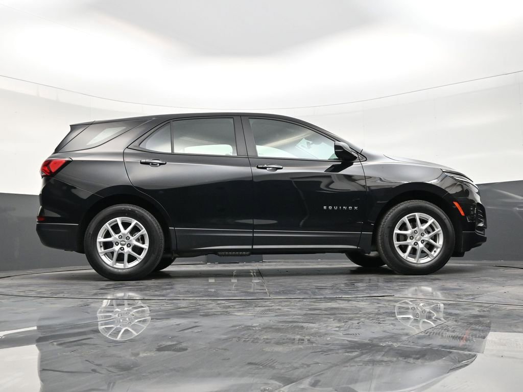 Used 2023 Chevrolet Equinox LS image 25