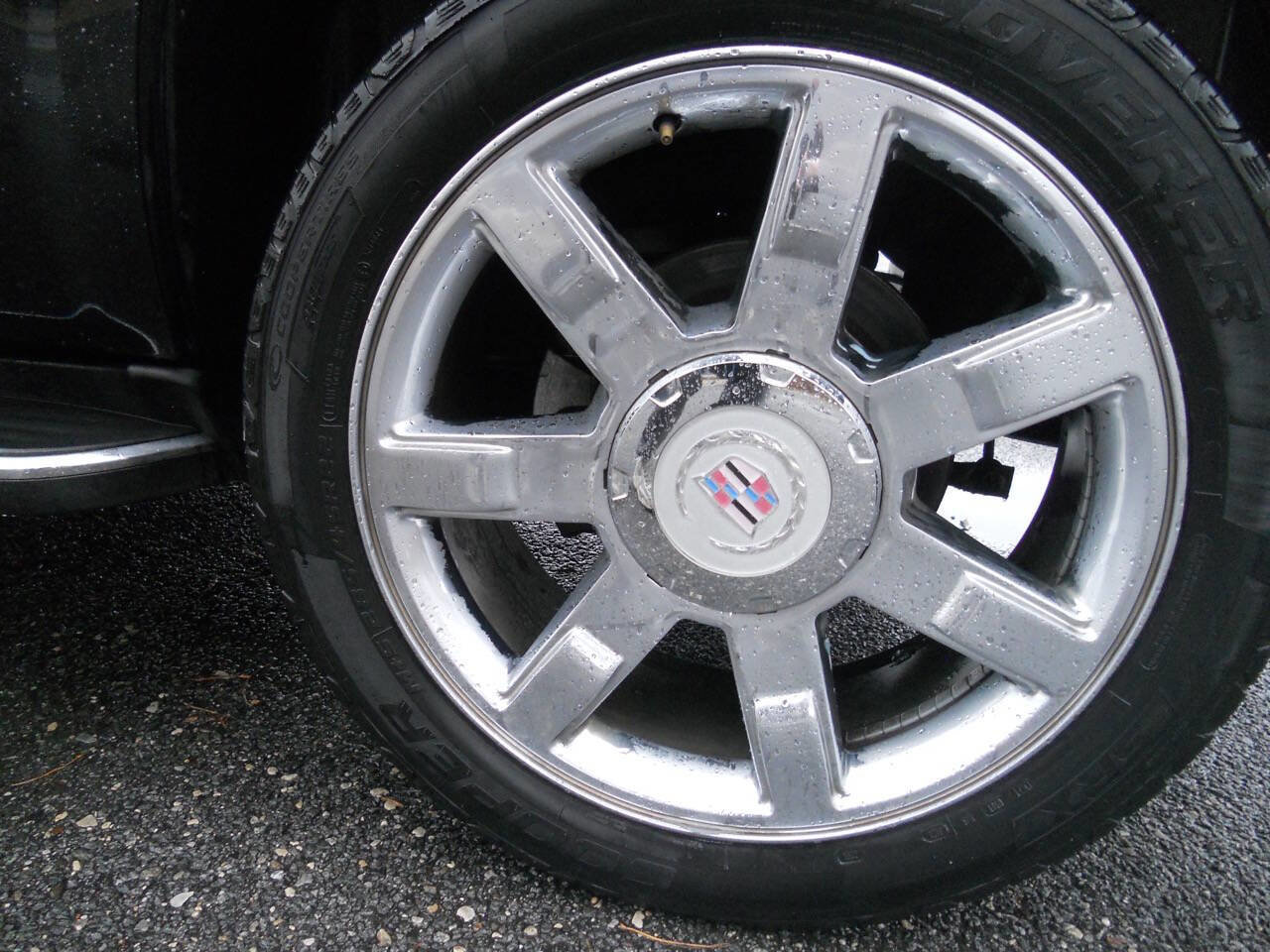 Used 2011 Cadillac Escalade Luxury image 8