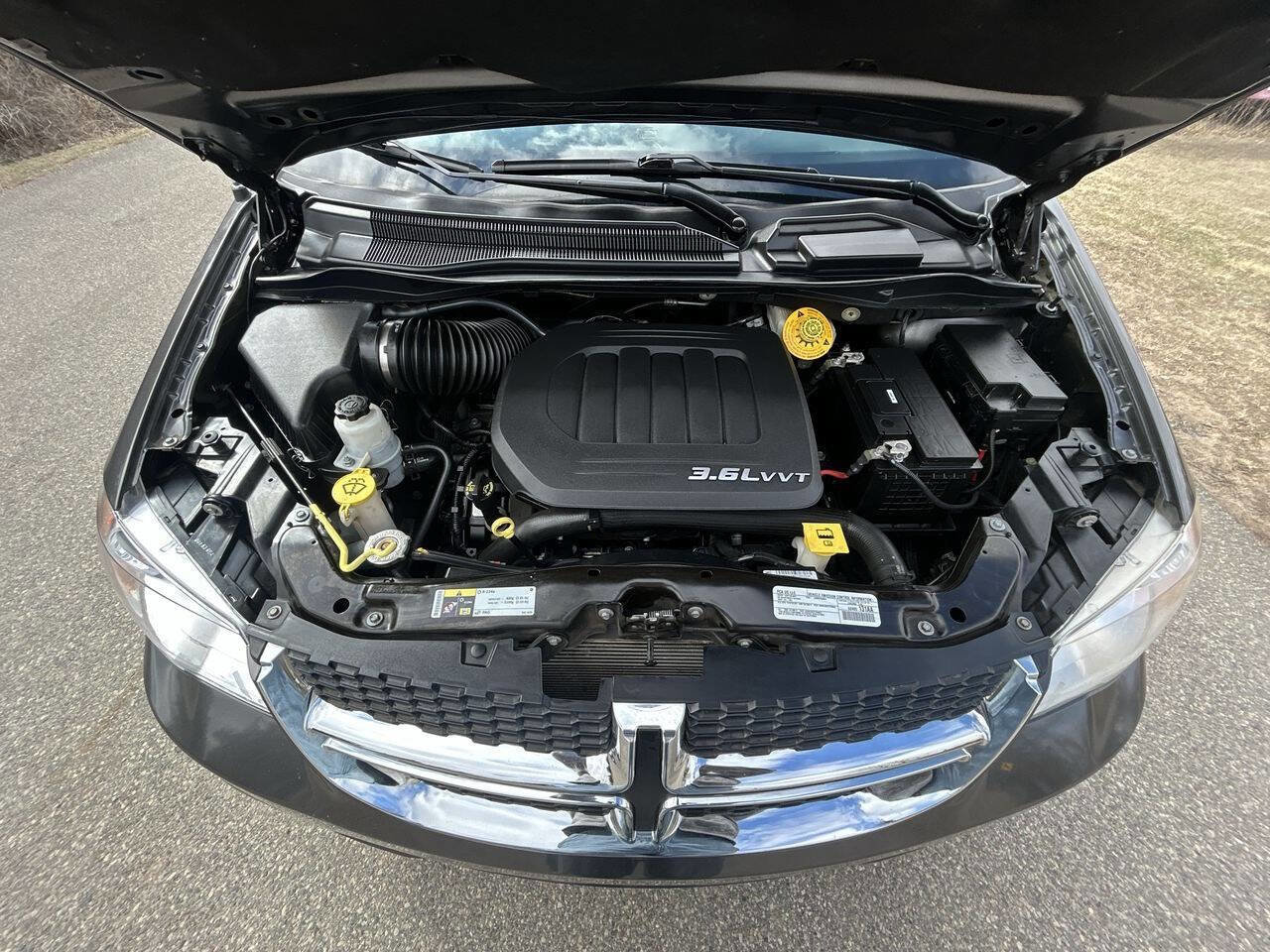 Used 2018 Dodge Grand Caravan SXT image 27