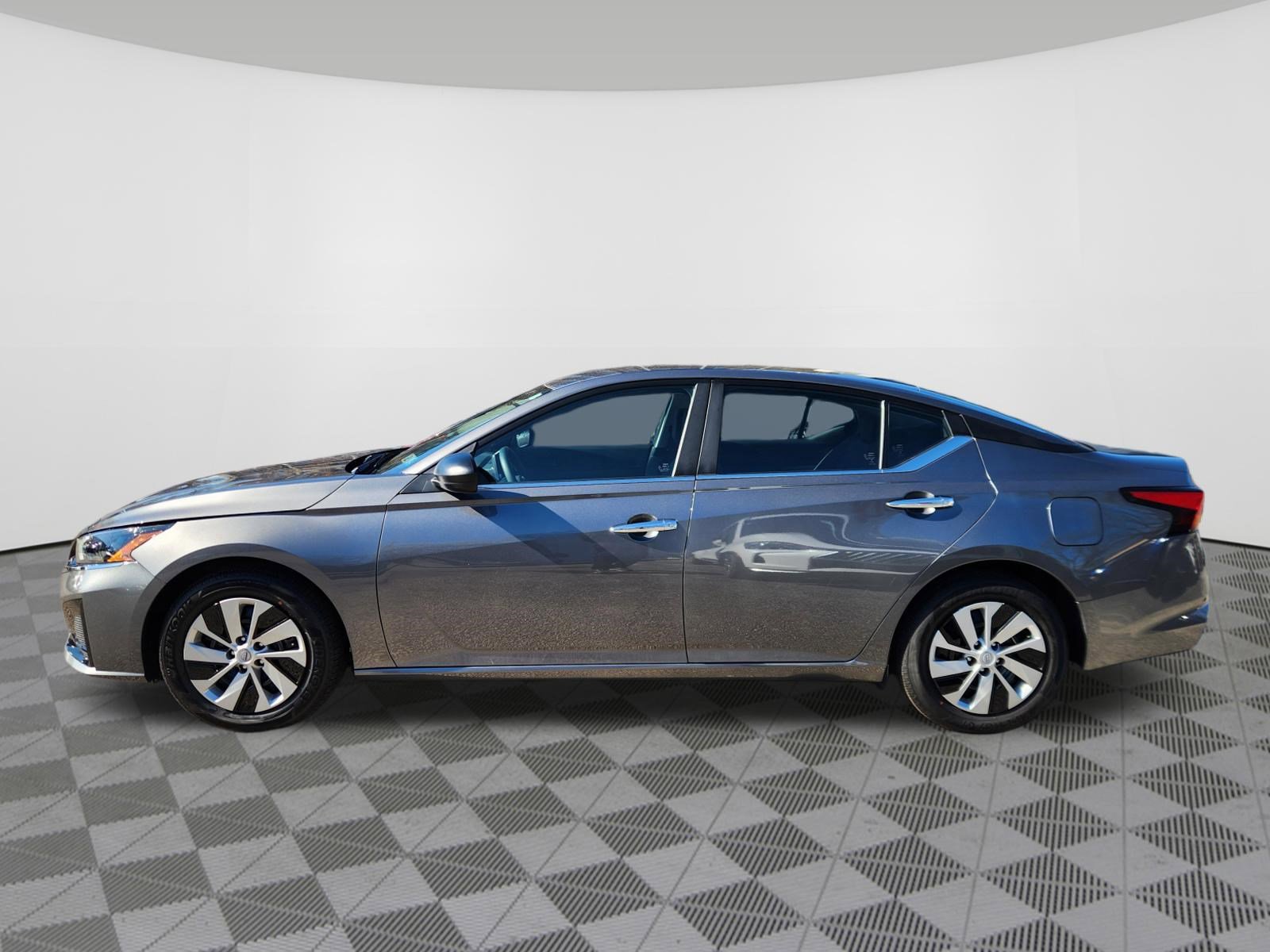 Certified 2025 Nissan Altima 2.5 S FWD image 5