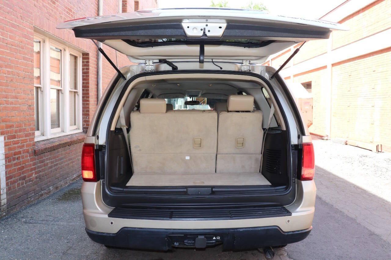 Used 2006 Lincoln Navigator Luxury RWD image 51