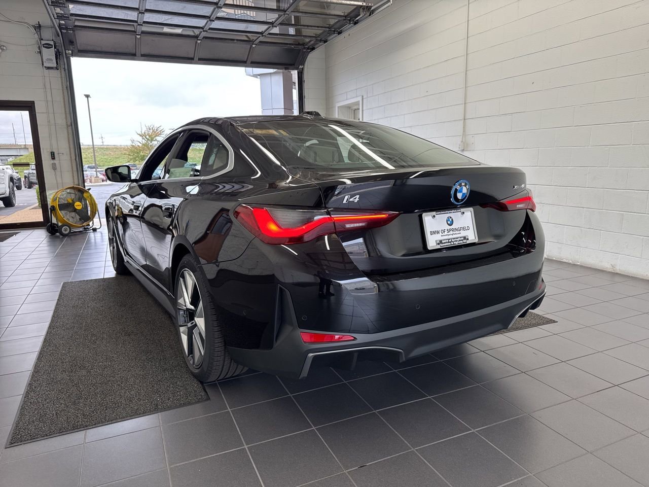 New 2025 BMW i4 xDrive40i image 6