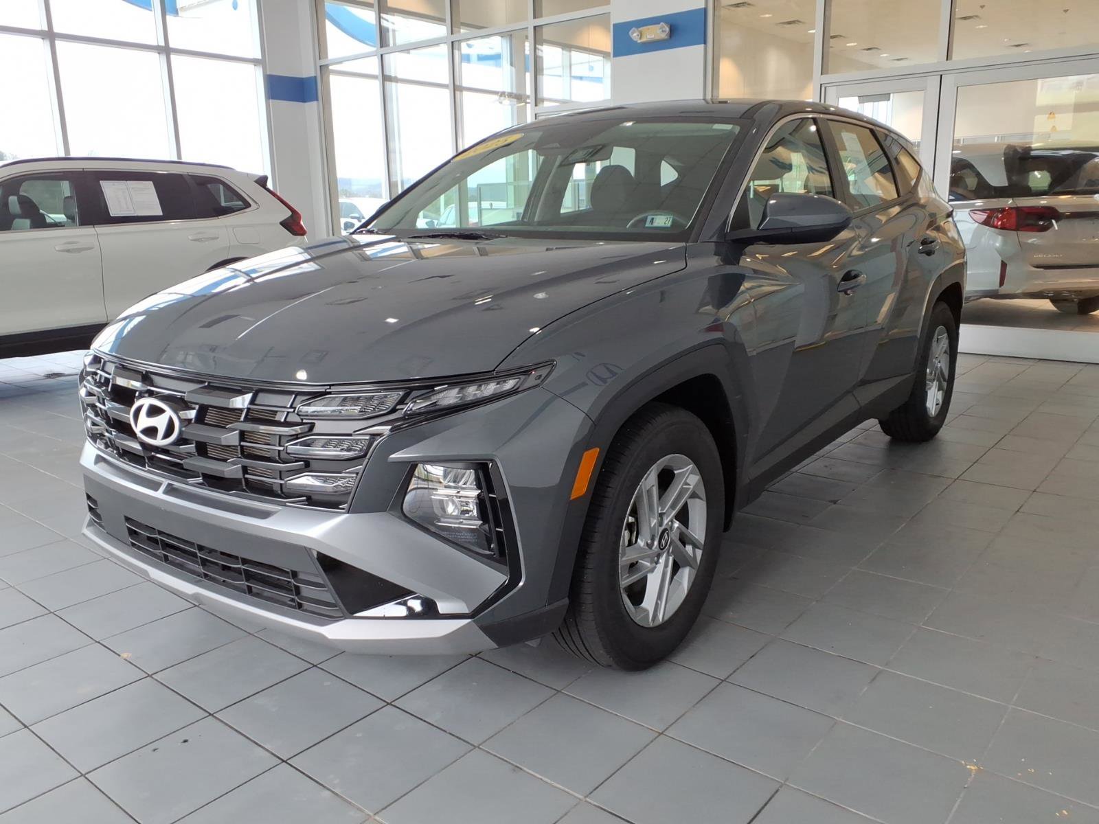 Certified 2025 Hyundai Tucson SE image 8