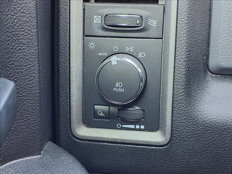 Used 2015 RAM 1500 Express image 23