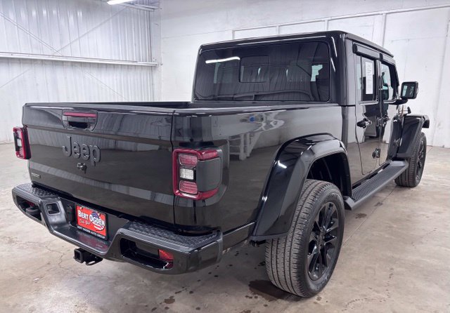 Used 2023 Jeep Gladiator Overland AWD/4WD image 6