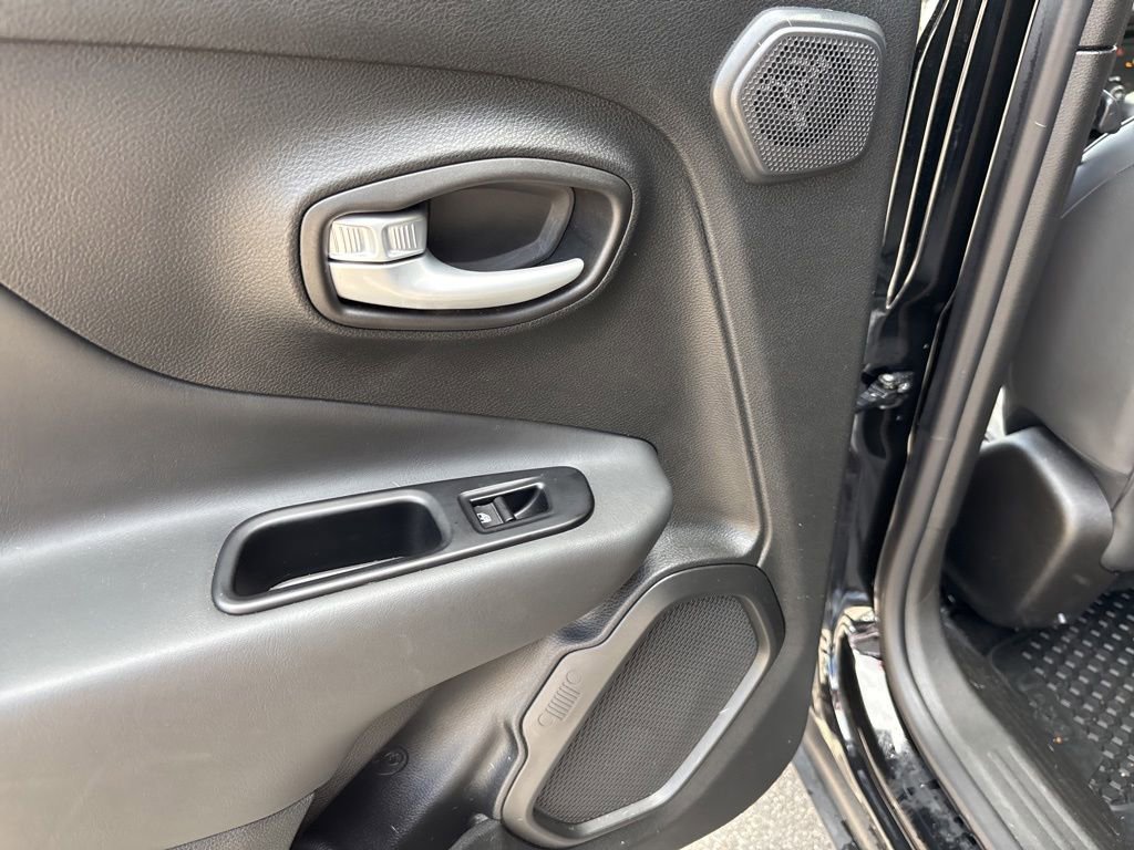 Used 2023 Jeep Renegade Trailhawk w/ Sun/Sound Group AWD/4WD image 6