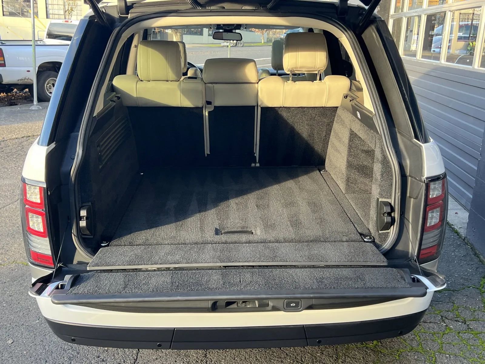 Used 2016 Land Rover Range Rover HSE image 5