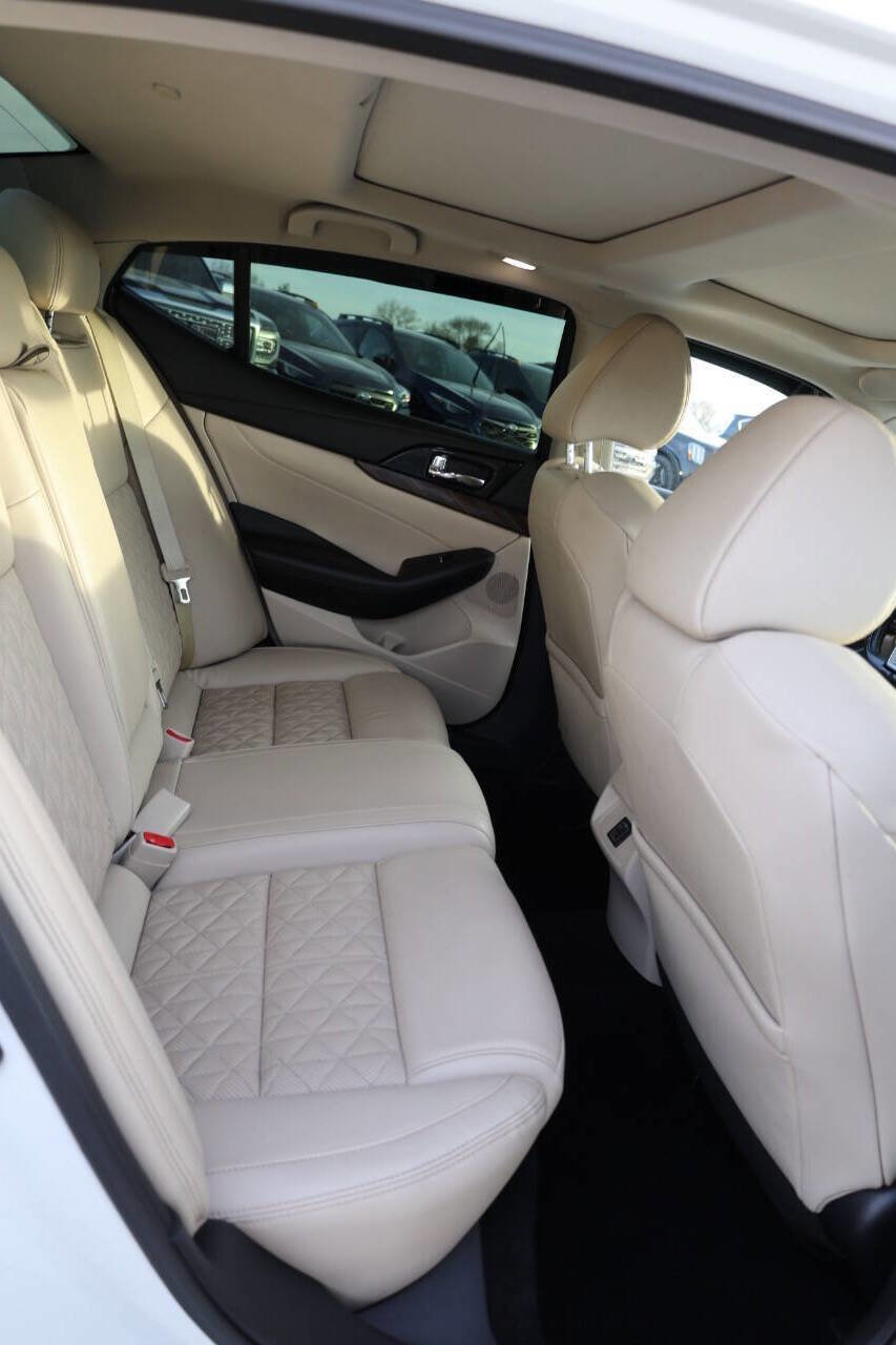 Used 2018 Nissan Maxima Platinum image 15
