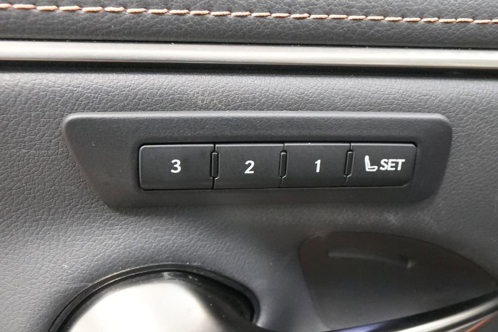 Used 2023 Lexus ES 350 Luxury w/ Accessory Package (Z2) image 17