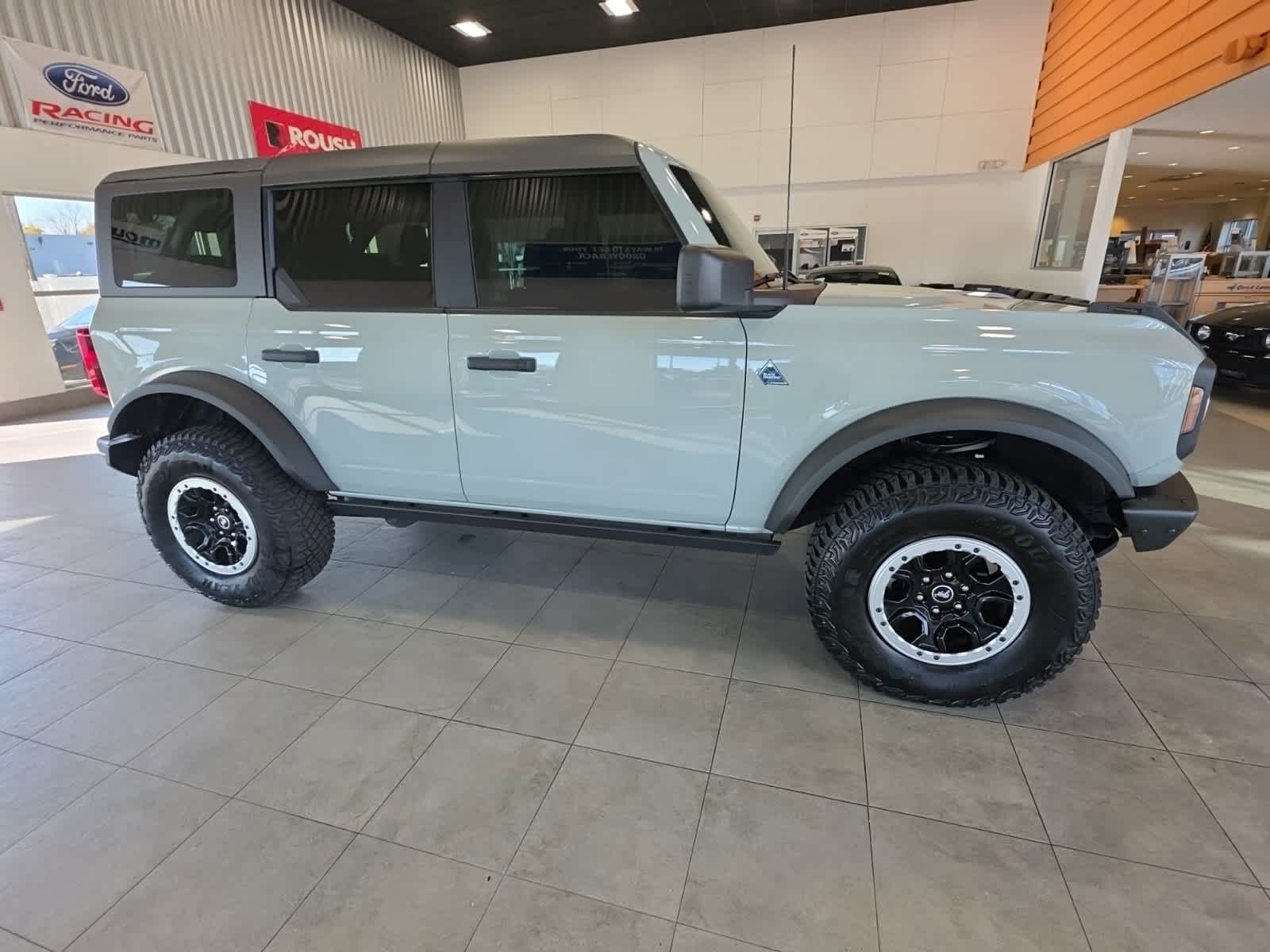 Used 2022 Ford Bronco Black Diamond w/ Sasquatch Package AWD/4WD image 5