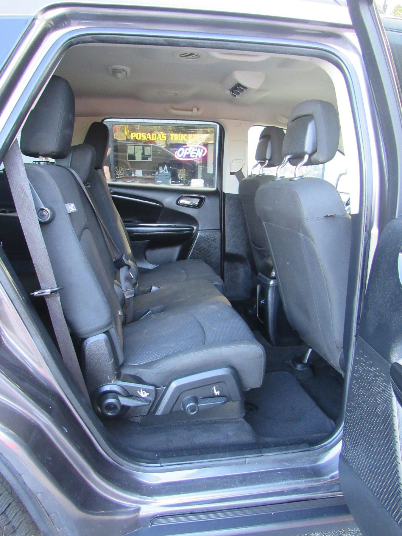 Used 2018 Dodge Journey SE w/ Popular Equipment Group image 17