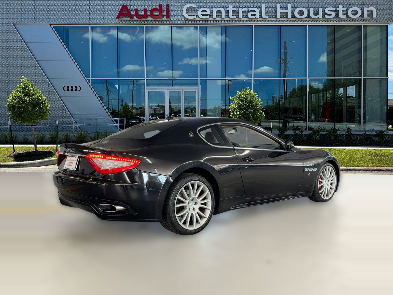 Used 2012 Maserati GranTurismo S image 9