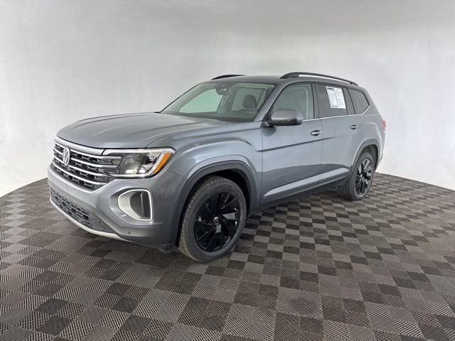 Used 2025 Volkswagen Atlas SE image 3