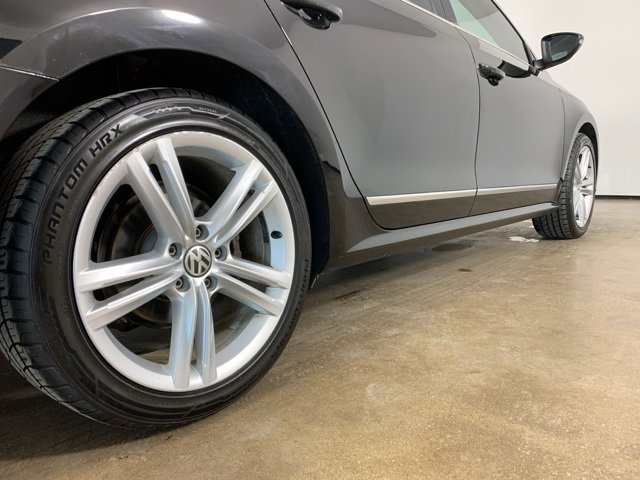 Used 2012 Volkswagen Passat TDI SEL Premium image 9