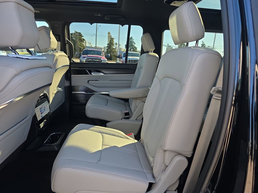 New 2026 Jeep Grand Wagoneer Summit image 9