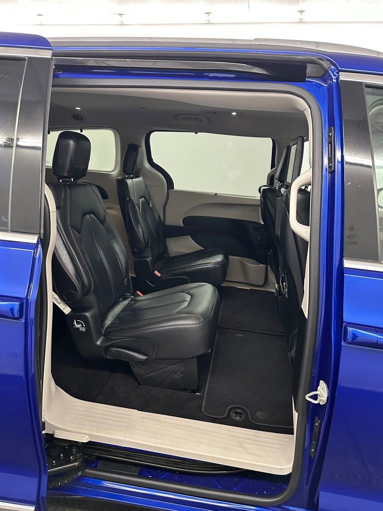 Used 2018 Chrysler Pacifica Touring-L Plus w/ Advanced Safetytec Group image 37