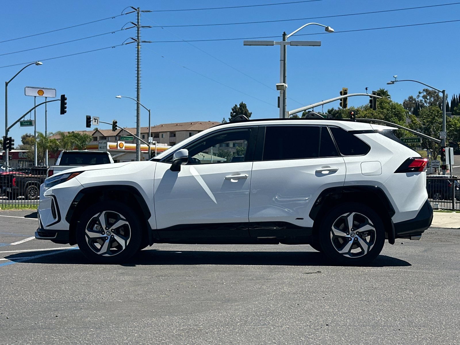 Used 2025 Toyota RAV4 SE w/ Weather & Moonroof Package AWD/4WD image 2