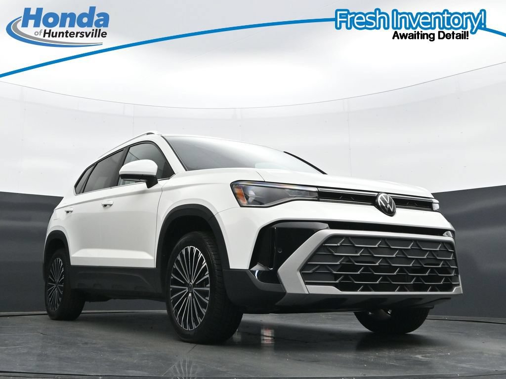 Used 2025 Volkswagen Taos SE w/ Panoramic Sunroof Package FWD image 28