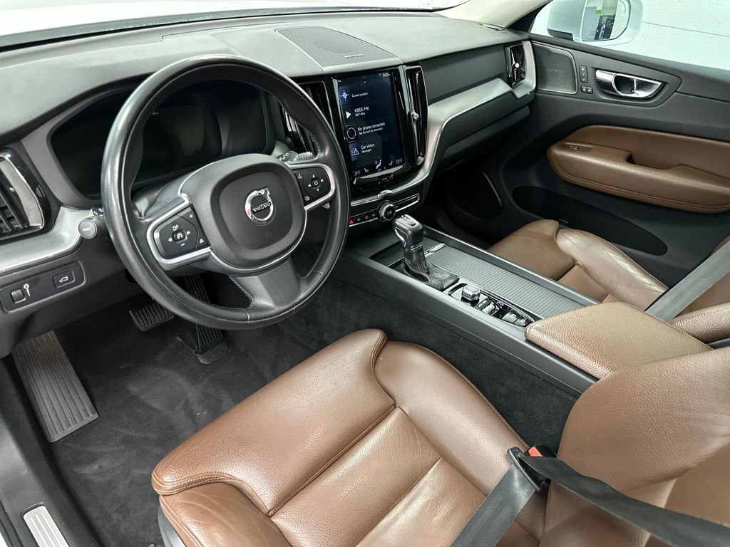Used 2019 Volvo XC60 T6 Momentum w/ Multimedia Package AWD/4WD image 19