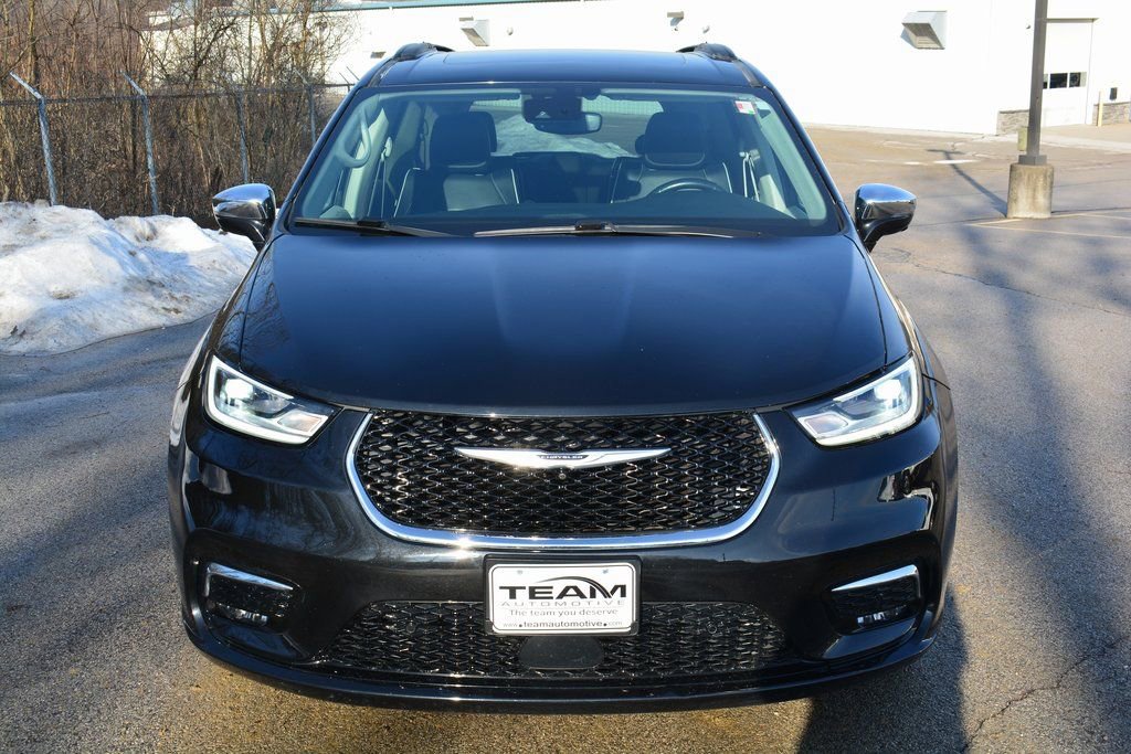 Used 2022 Chrysler Pacifica Limited image 2